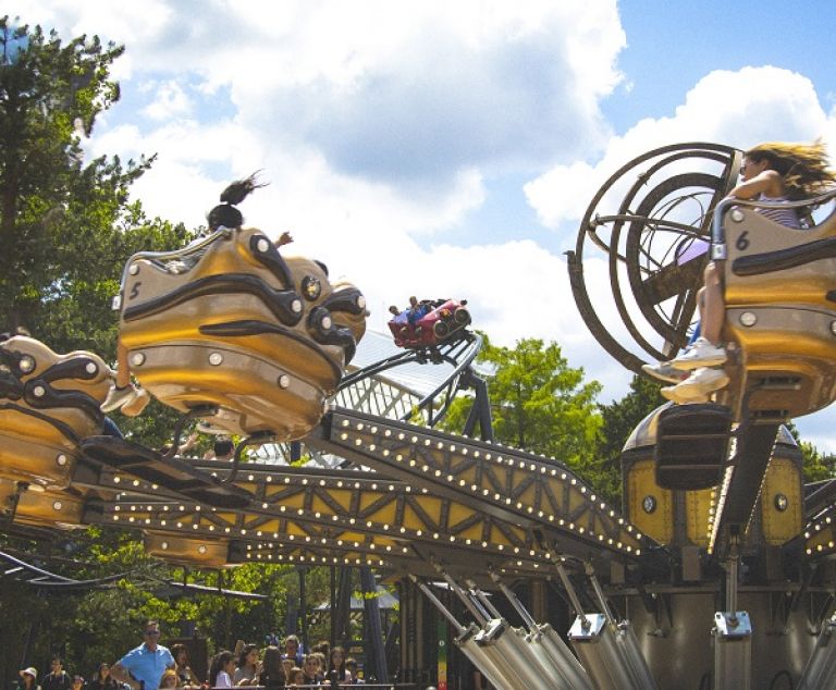 L'attraction l'astrolabe du jardin d'acclimatation. 