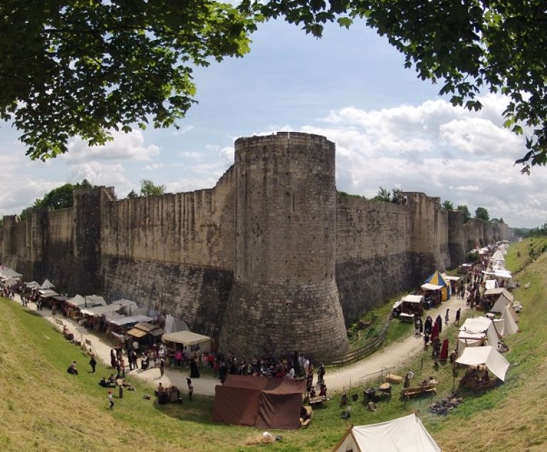 Les remparts de la ville de Provins.