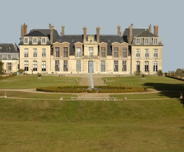 Le château de Thoiry. 